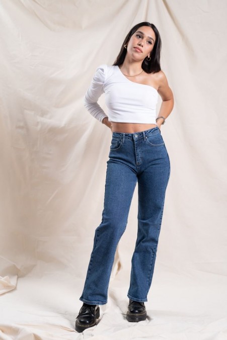 JEAN PANTS IN A STRAIGHT LINE 149 JEAN PANTS IN A STRAIGHT LINE 149